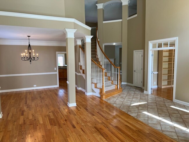 Building Photo - 4 Bed, 3.5 Bath Home w/  3 Car Garage in Williamson Co