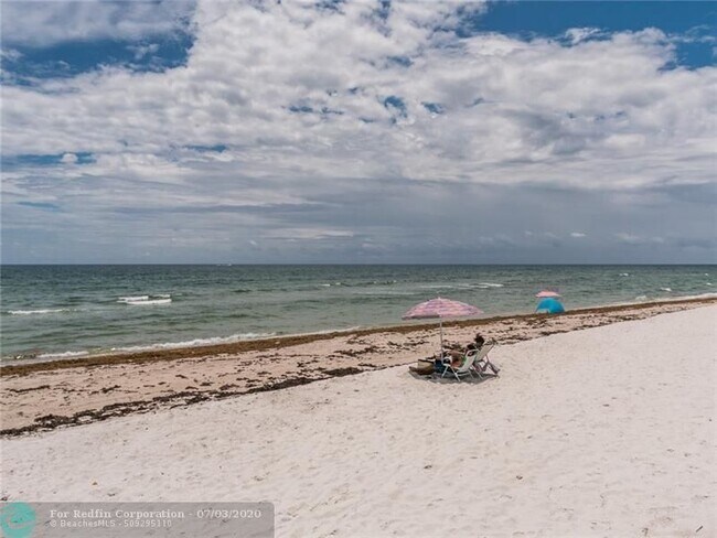 Building Photo - 1236 Hillsboro Mile