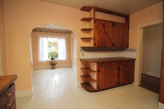 Building Photo - 3 Bed/1 Bath Craftsman Home – Oregon City