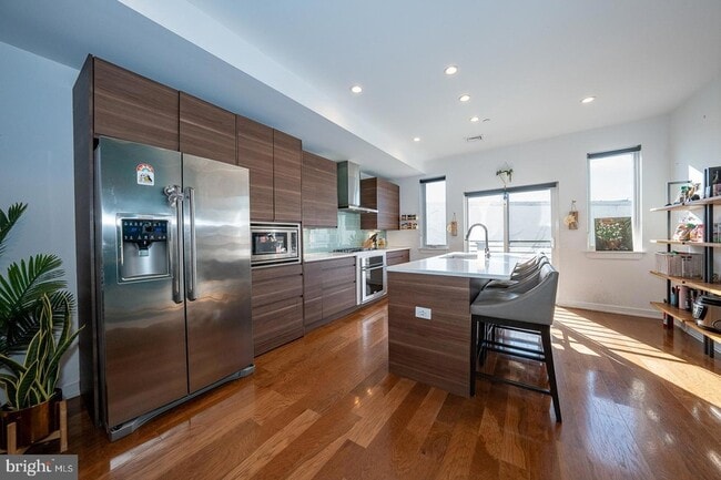 Building Photo - 1326 N Mascher St