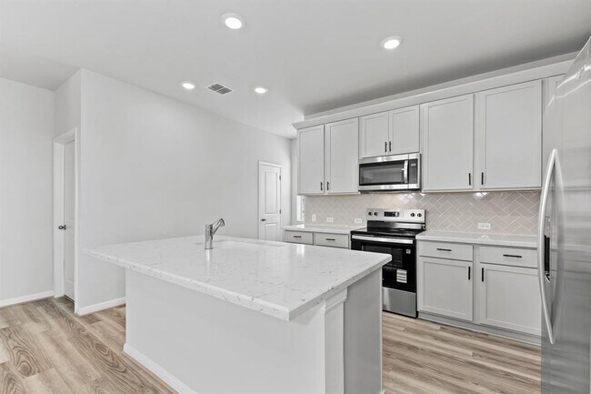 Building Photo - 100 Elm Br Trl