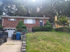 Building Photo - 3 bedroom, 1.5 bath ranch in Penn Hills!