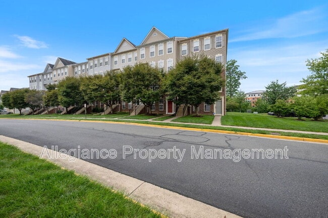 Building Photo - 15555 John Diskin Cir
