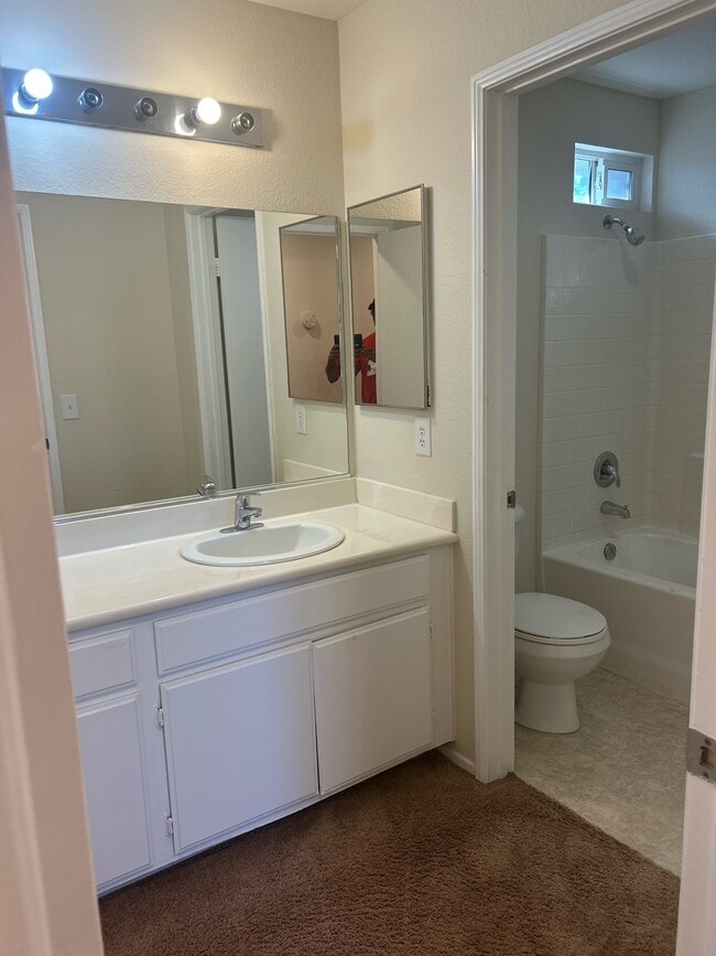 Building Photo - 14029 Iris Cove