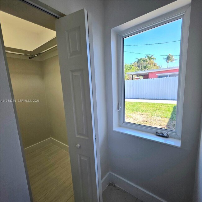 Building Photo - 7555 SW 28th Street Rd