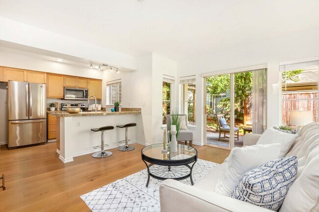 Building Photo - Must-see property that still feels brand new