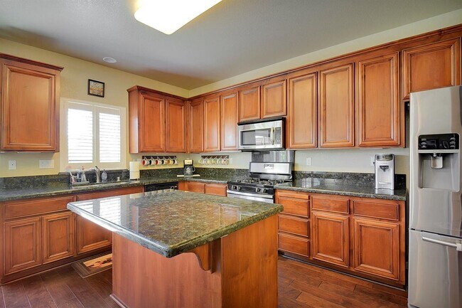 Building Photo - Beautiful 3 Bedroom Edgewater Home with Loft & 3-Car Garage