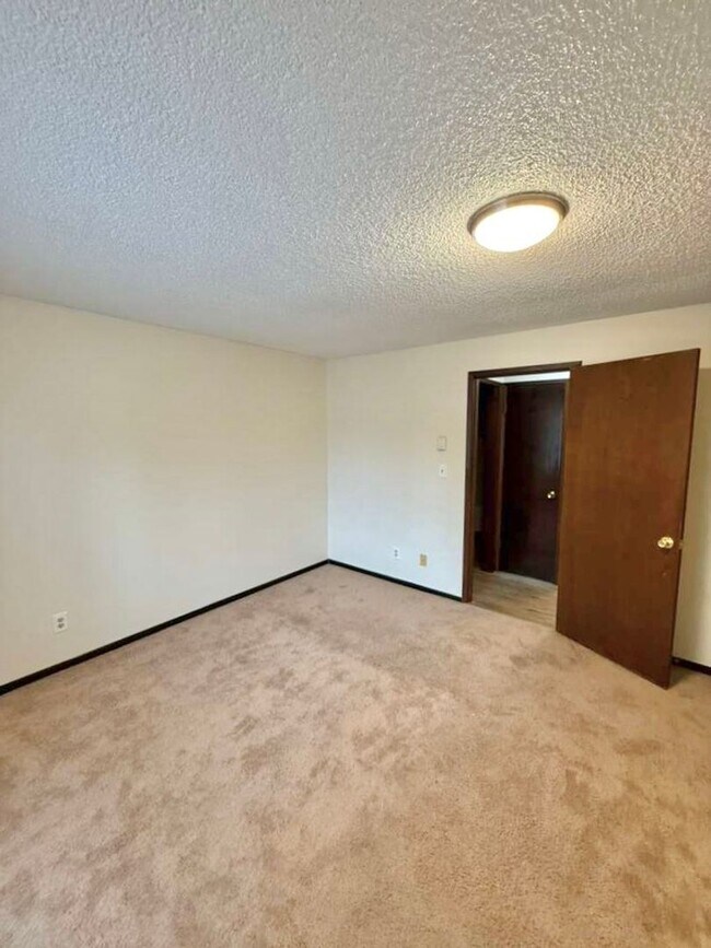 Building Photo - 18524 TM JD GISZ LLC