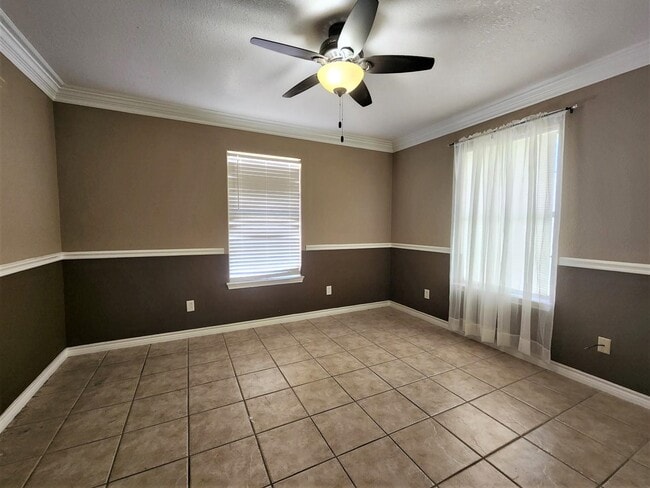 Building Photo - 301 Quail Creek Dr