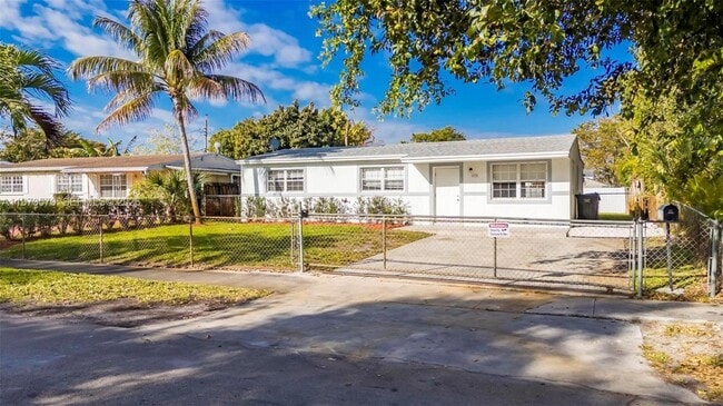 Building Photo - 1130 N 70th Ave