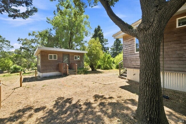 Building Photo - 143 Lone Oak Ln