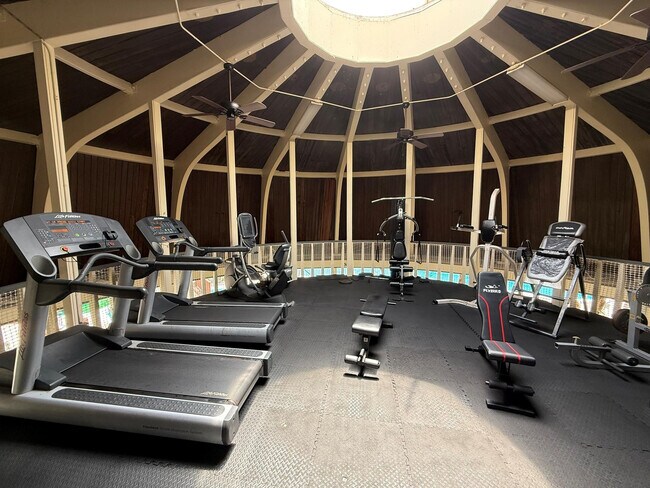 Building Photo - 5300 NE 24th Terrace