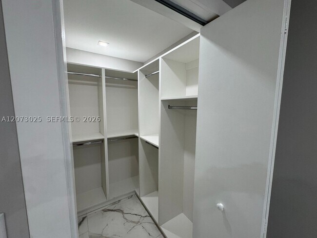 Building Photo - 15011 Coconut Ct