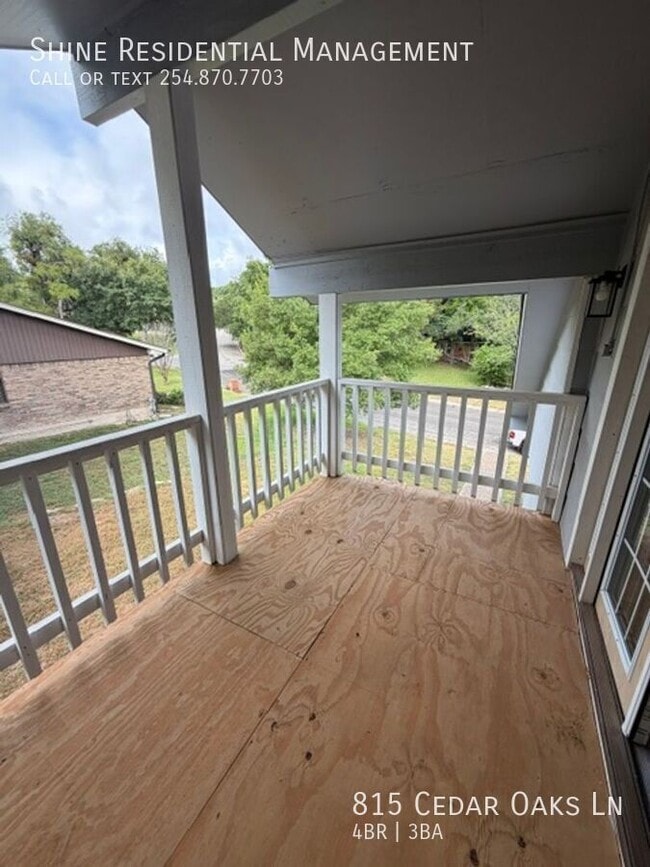 Building Photo - 815 Cedar Oaks Ln