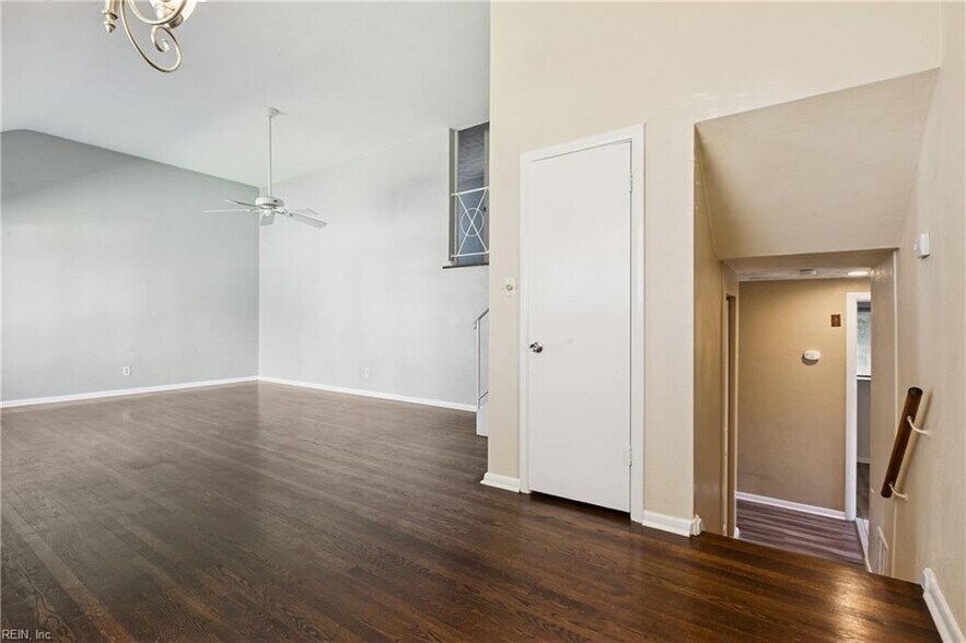 Building Photo - 301 Pepper Mill Ct