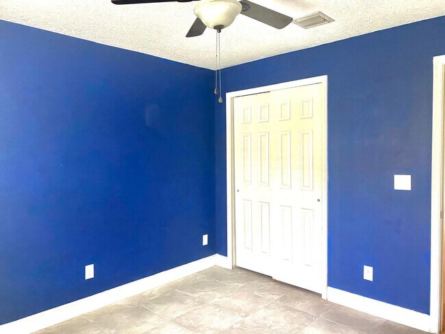 Building Photo - 9553 Seaspray Dr