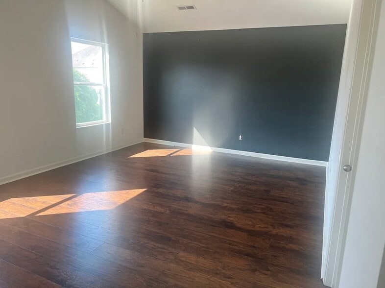 Building Photo - 4599 Woodford Cir