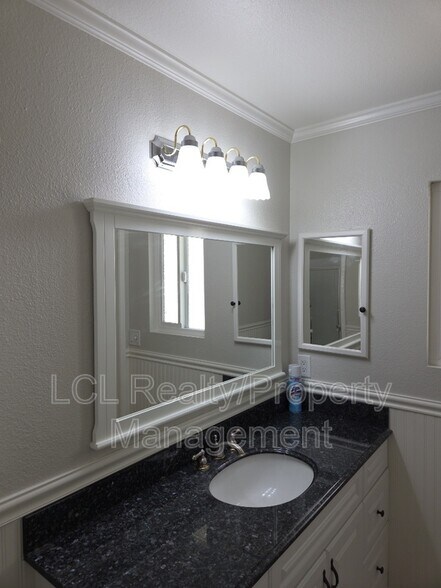 Building Photo - 29880 Longhorn Dr