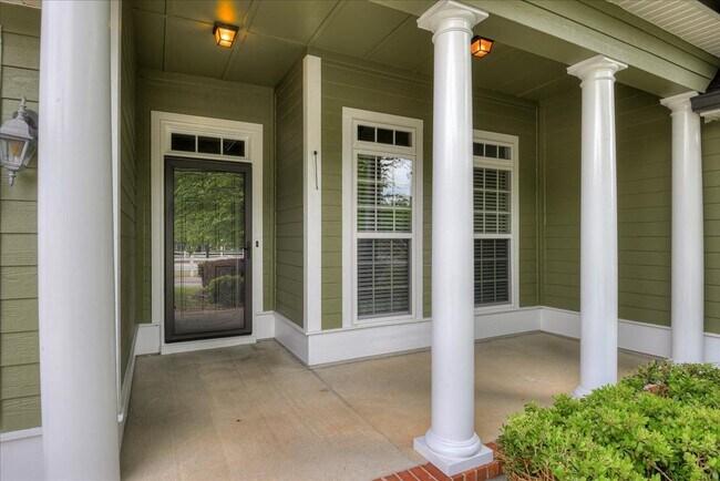 Building Photo - 1021 Mansford Ln