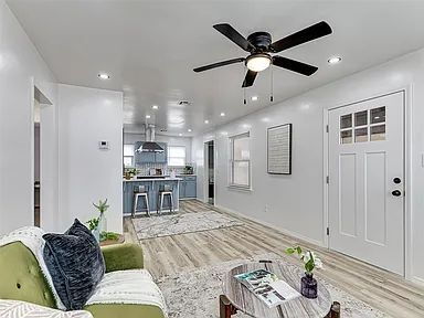 Building Photo - Modern Comfort in Every Square Foot