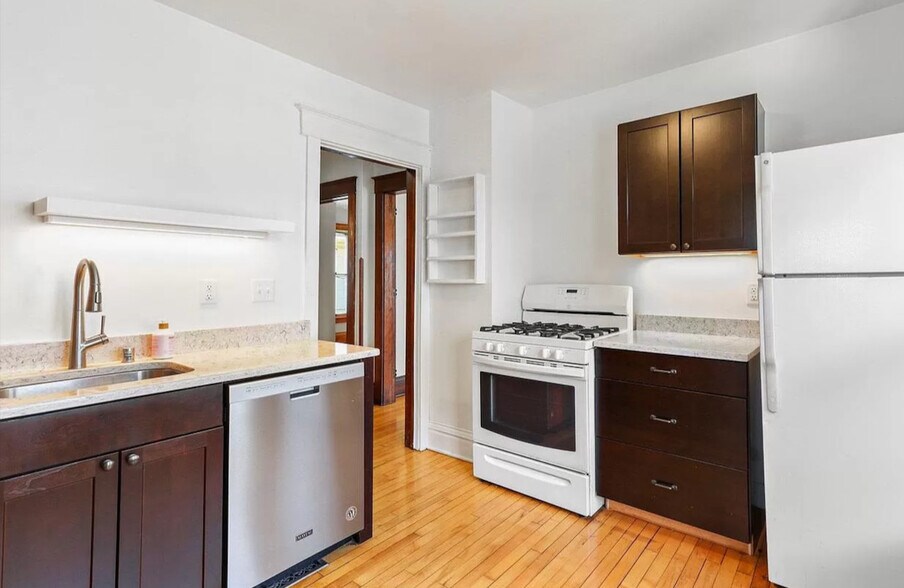 Kitchen - 707 S Dickinson St