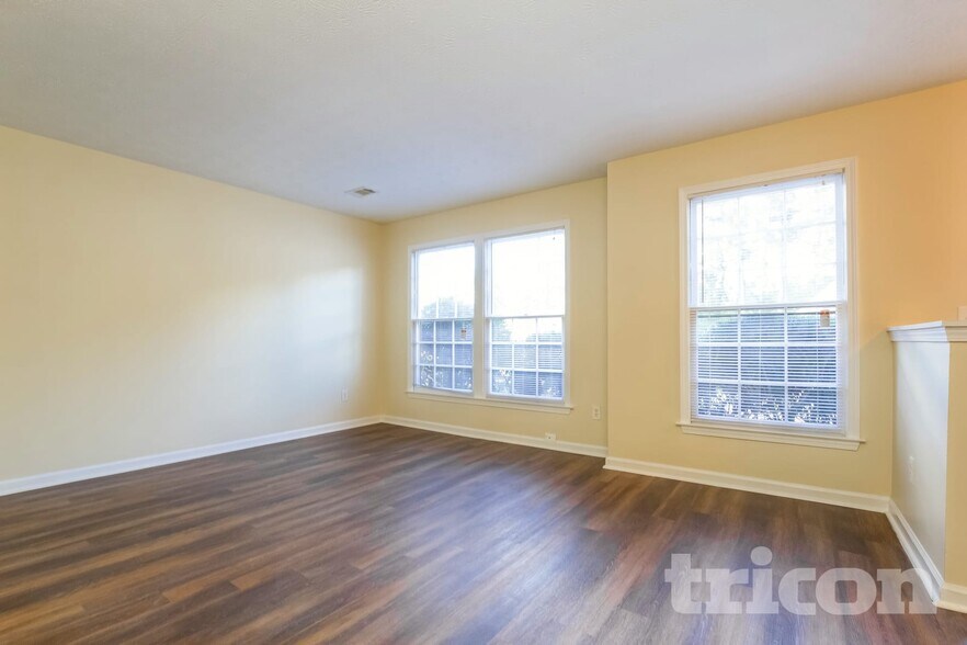 Building Photo - 4939 Clubgreen Summit