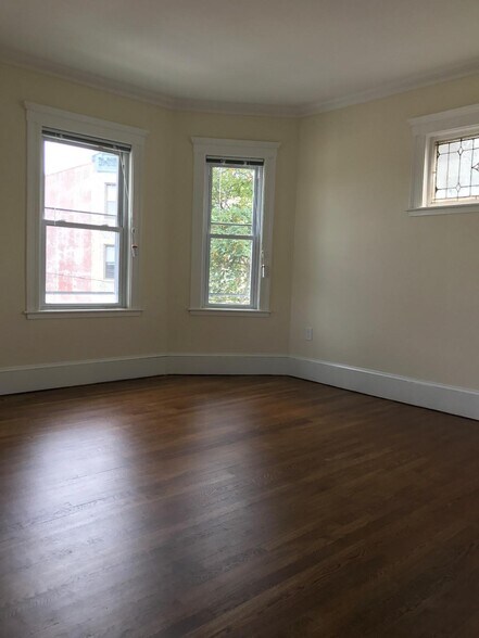 Building Photo - 55 Iffley Rd