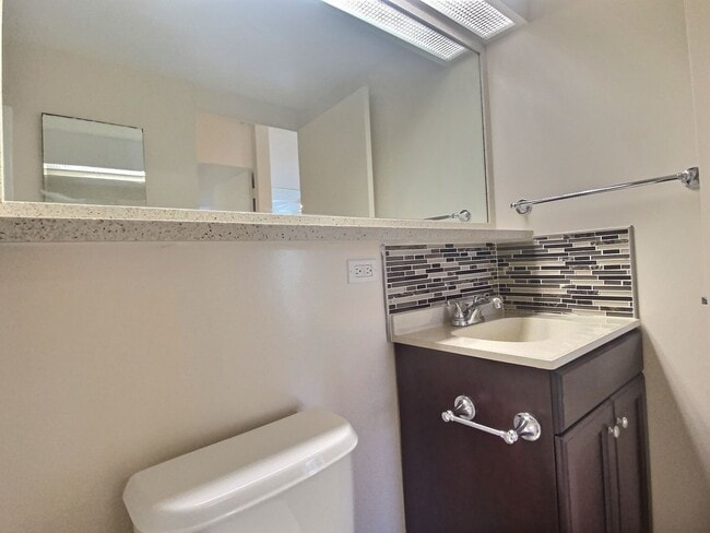 Building Photo - Cute 1 bedroom 1 bath with parking