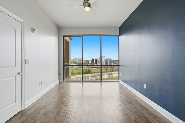 Building Photo - 701 Royal Ct