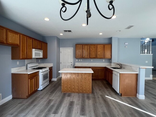 Building Photo - LOVELY REMODELED 4 BEDROOM HOUSE IN N. NAT...