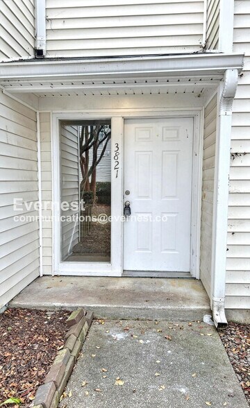 Building Photo - 3821 Staffordshire Ln