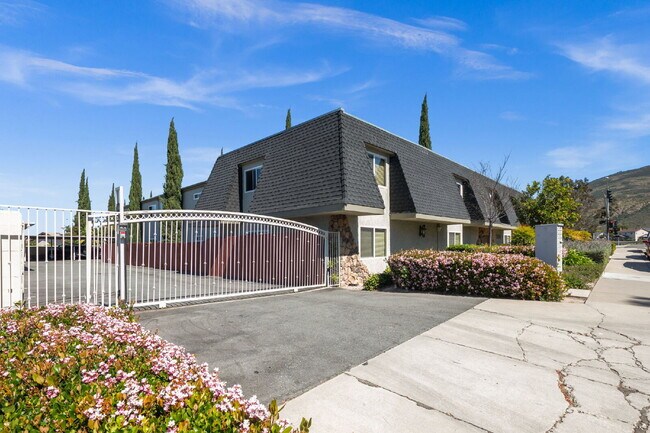 Building Photo - Stunning, Serene, 2-Bed, 2-Bath Condo in highly sought after Del Cerro area in San Diego CA