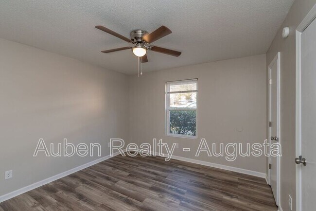 Building Photo - 2311 Walden Dr