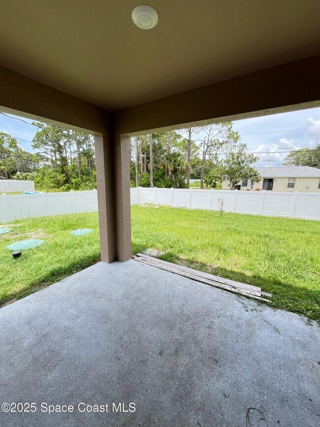 Building Photo - 1570 San Filippo Dr SE