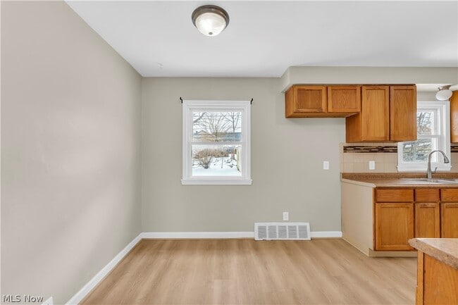 Building Photo - 12918 Eastwood Blvd