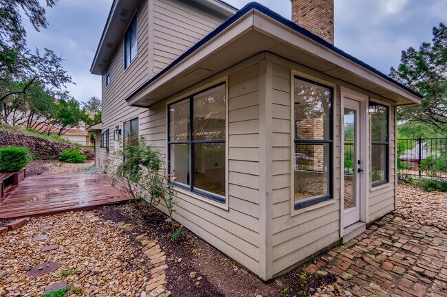 Building Photo - 107 Long Wood Ave