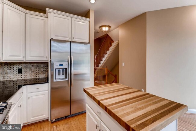 Building Photo - 1290 Harbor Island Walk