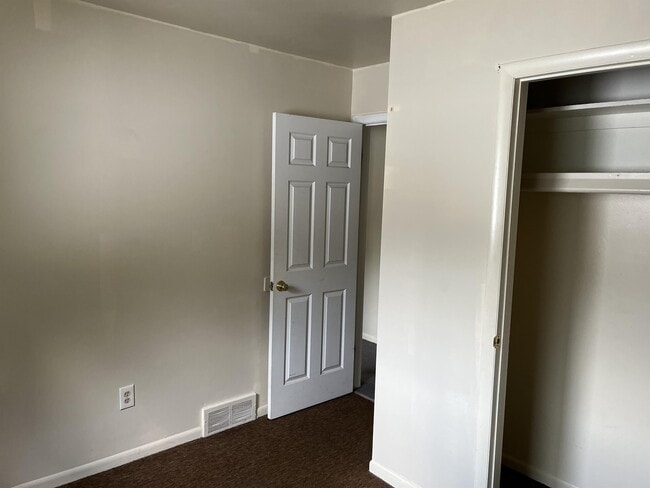 Building Photo - 624 Stoddard Ave