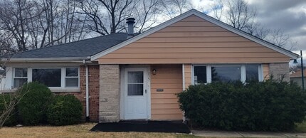 Building Photo - 235 Indianwood Blvd