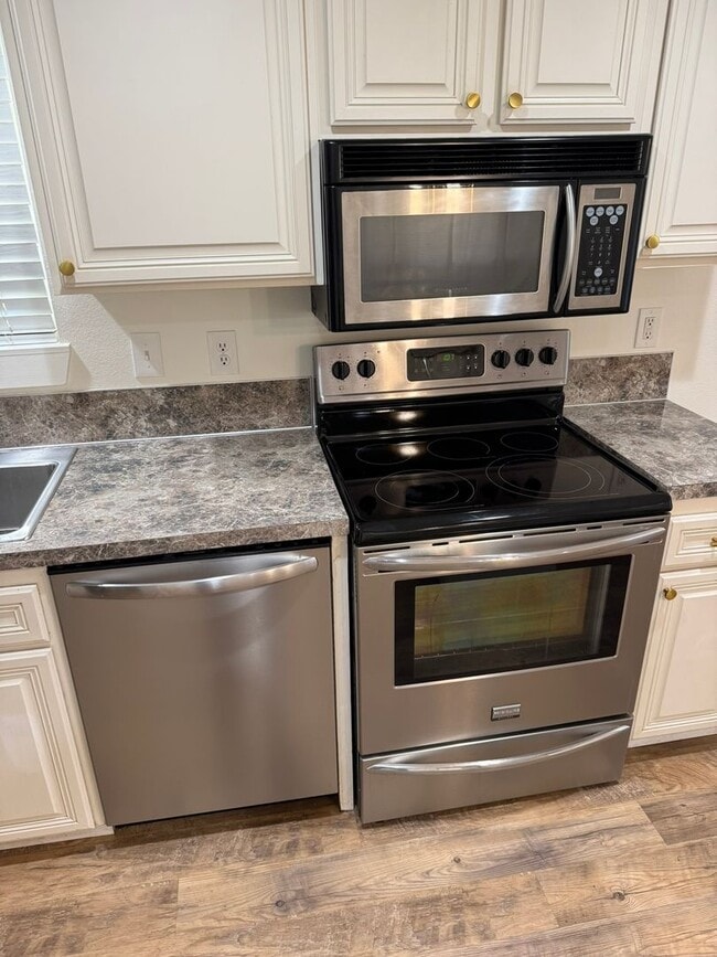 Building Photo - Updated Three Bedroom Home in South Salem