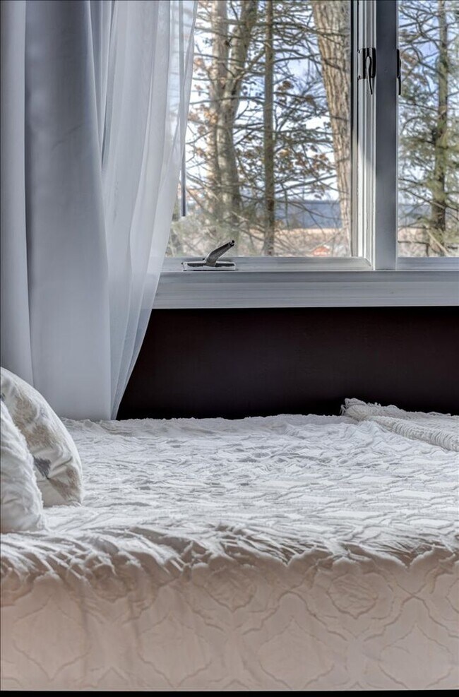 Building Photo - 441 Burlingham Rd