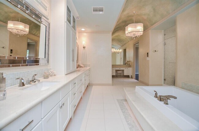 Building Photo - 12316 Oak Bend Cir