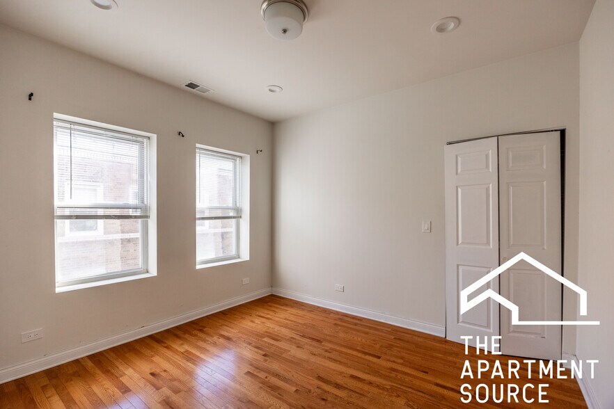 Building Photo - 1157 W Lunt Ave