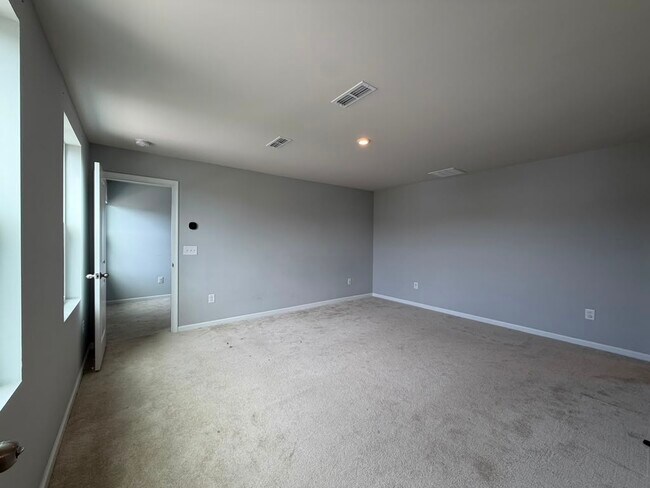 Building Photo - 205 Tormore Dr