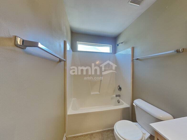 Building Photo - 409 Stobhill Ln