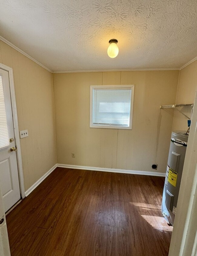 Building Photo - Duplex on East University Drive!