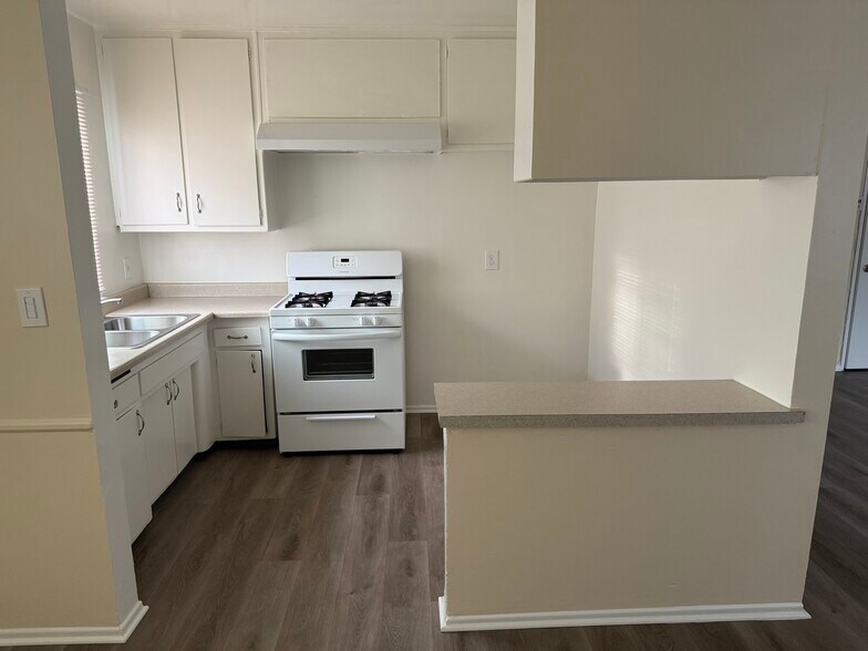 Building Photo - 6857 Whitsett Ave