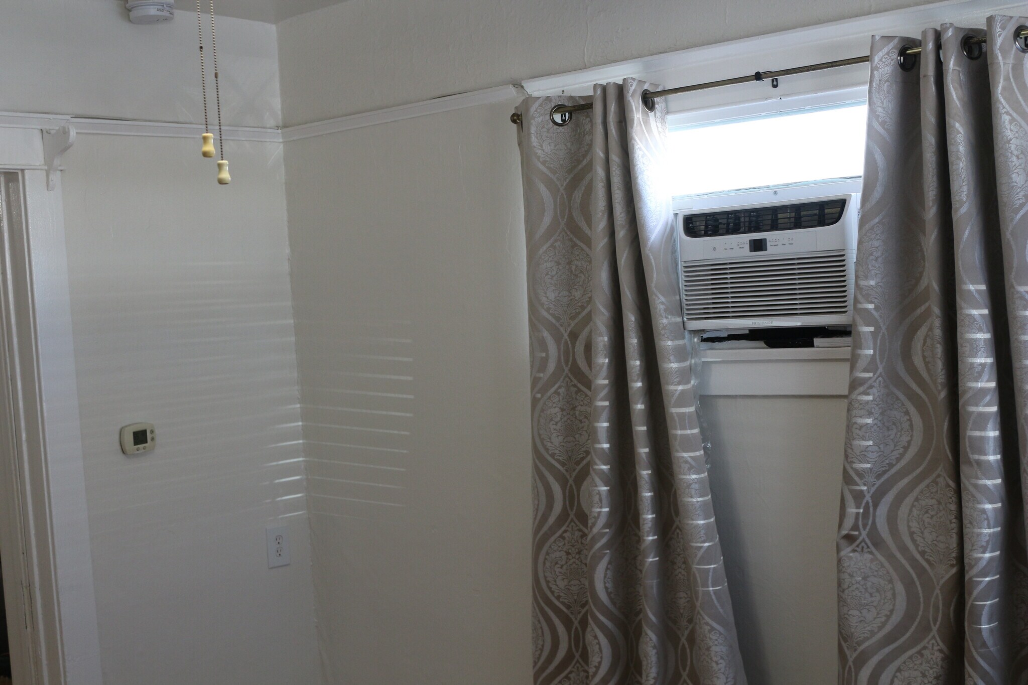 Building Photo - 240 E 23rd St