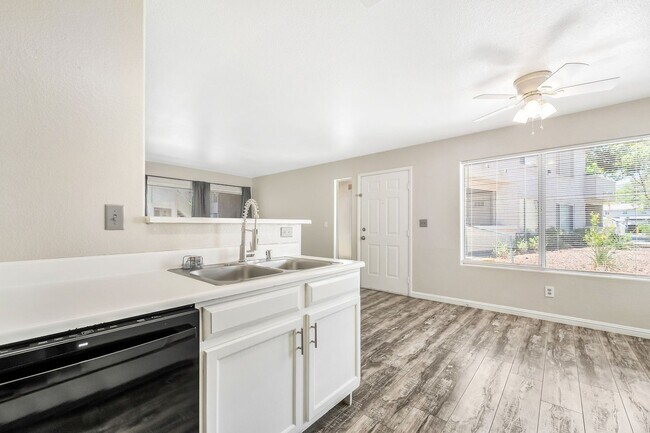 Building Photo - 3060 Tarpon