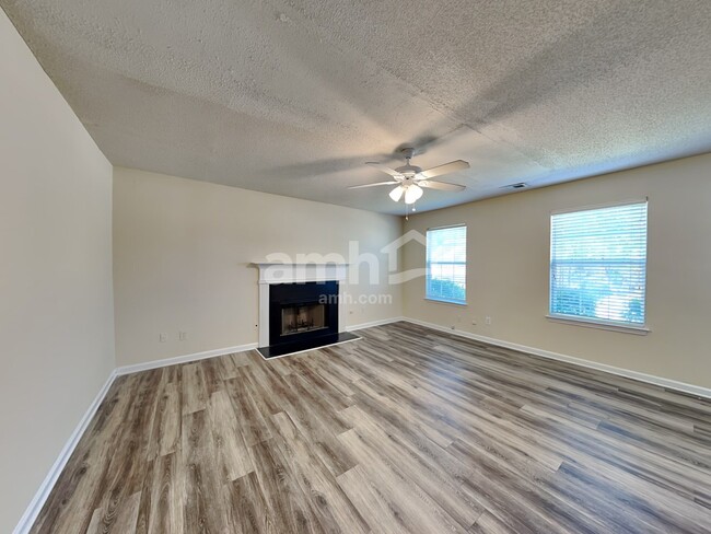 Building Photo - 112 Ventura Trl